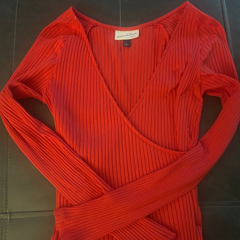 Universal Thread red wrap deep vneck long sleeve pullover size S petite